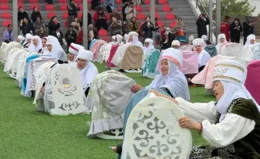 Отбасы күні: Атырау облысында 100 әже бесік жырын айтты
