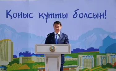 В Алматы очередникам вручили тысячу новых квартир