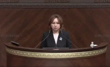 Құрылтай мінберінен туысын құттықтаған депутаттар қалай жазаланады