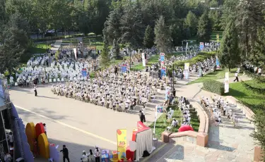 1000 юных художников Алматы установили рекорд Казахстана