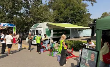 В Алматы показали, как отходы превращаются в полезные вещи