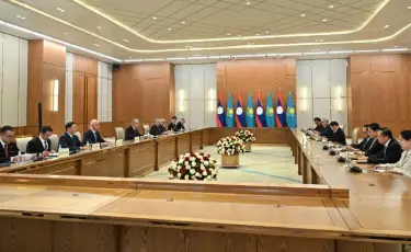 Касым-Жомарт Токаев и Тхонглун Сисулит провели переговоры в расширенном составе
