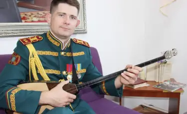 Ұлттық ұландағы қос өнерпаз қазақ тілін құрметтеудің үлгісін көрсетіп жүр