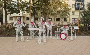 В Алматы откроют арт-инсталляцию в честь легендарной группы «Дос-Мұқасан»