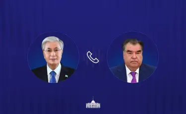 Глава государства провел телефонный разговор с Эмомали Рахмоном