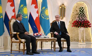 Мемлекет басшысы мен Камбоджа премьер-министрі шағын құрамда келіссөз жүргізді