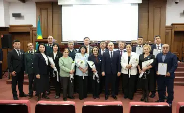 В Министерстве экологии состоялось торжественное мероприятие, приуроченное ко Дню Республики