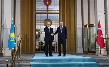 Анкарада Тоқаевты қарсы алу рәсімі өтіп, келіссөз басталды