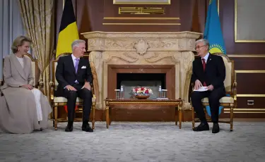 Әуежайда Қазақстан Президенті құрметті қонақтармен қысқаша әңгімелесті