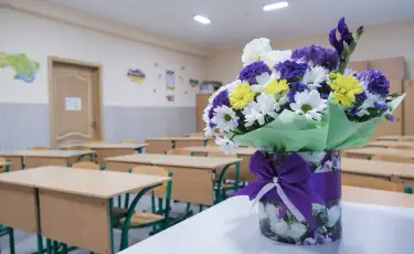 Ұлағатты ұстаздар мерекесі: Мегаполисте балабақша тәрбиешілері құрметтелді