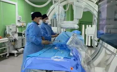 Алматыда дәрігерлер ампутация қаупі төнген науқастың аяғындағы қан айналымын қалпына келтірді