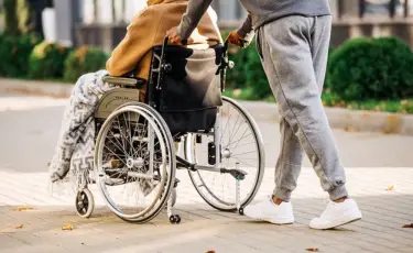 Асыраушысынан айырылған отбасыларға қандай әлеуметтік қолдау көрсетіледі