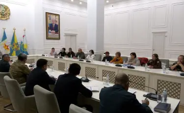 Қорғаныс министрі қаза тапқан және зардап шеккен әскери қызметшілердің туыстарымен кездесті