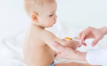 Вакцинация без мифов: что важно знать родителям о первых прививках