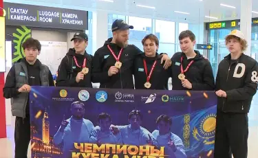 Историческое золото: чемпионов мира по фехтованию встретили в Алматы