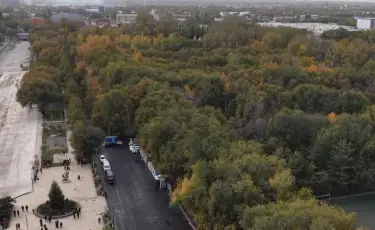Аким Алматы принял участие в озеленении парка «Гүлдер»