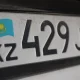 Павлодарец нарисовал себе автомобильные номера на картоне