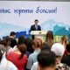 Алматы әкімі Дархан Сатыбалды жаңа пәтер иелеріне баспана кілтін табыстады