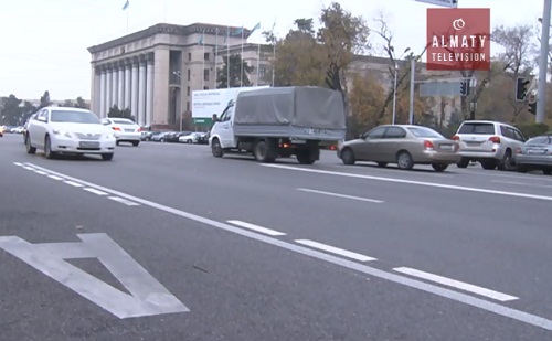 Спецполоса для движения автобусов по улице Толе би заработала в Алматы