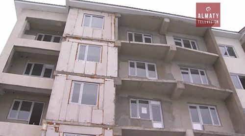 Семья погибшего при теракте в Алматы полицейского может остаться без квартиры