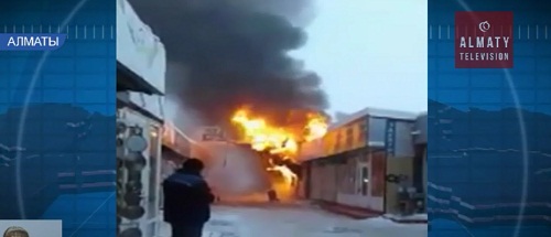 На рынке в Турксибском районе Алматы произошел пожар