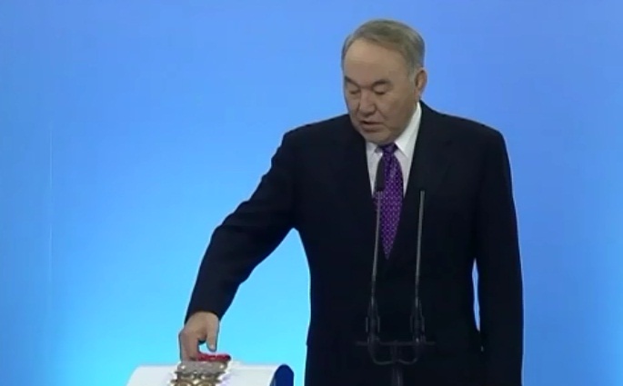 Нурсултан Назарбаев зажег первый Огонь 28-й зимней Универсиады