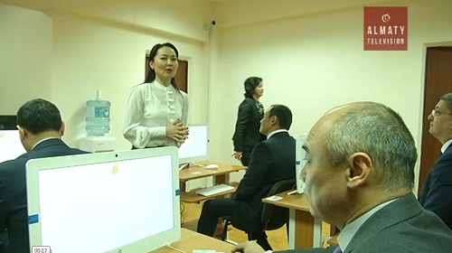 В Казахстане госслужащие начали сдавать экзамены