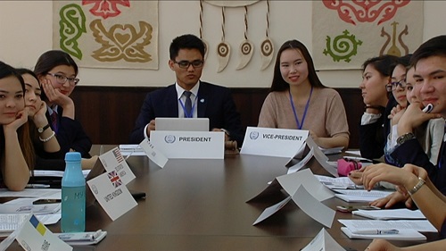 Орталық Азия елдерінің студенттері мен алматылық жастар бір күнге өздерін дипломат ретінде сезінді