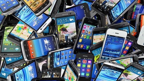 Две пожилые казахстанки пытались пронести через границу большое количество мобильных телефонов 
