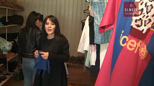 В Алматы открылся бесплатный магазин одежды