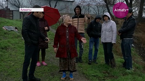 В Жетысуском районе местные жители обвиняют фермершу в антисанитарии
