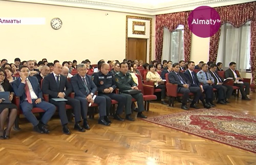 В Алматы обсуждают статью президента о модернизации сознания