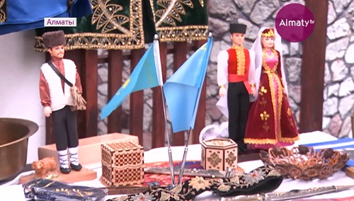 В Алматы красочно отметили День единства народа Казахстана  