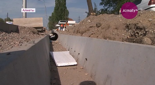 В Алматы идет реконструкция русла реки Каргалы