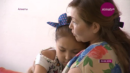 Мама девочки, которой пересадили почку, должна вернуть волонтерам 10 млн тенге