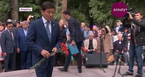 В Алматы открыли памятник жертвам голода 30-х годов