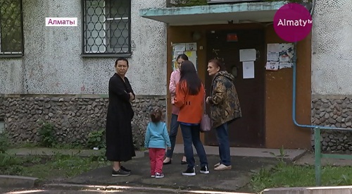 Дворы в Медеуском районе Алматы перестали быть безопасными 