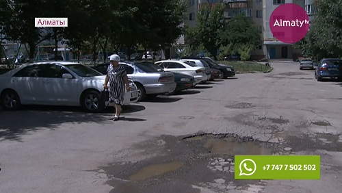 Жители Жетысуского района Алматы жалуются на ямы во дворах 