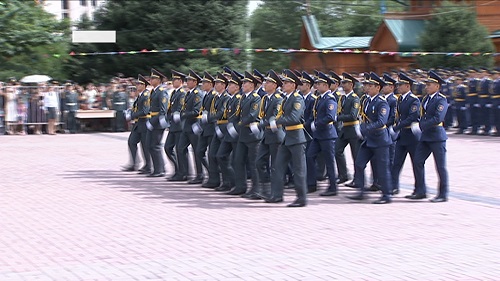 Алматының әскери инсититуттарының түлектеріне диплом табысталды