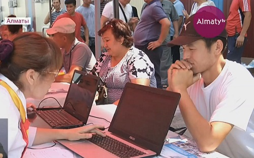 Алматинские врачи провели бесплатный скрининг на рынках города 
