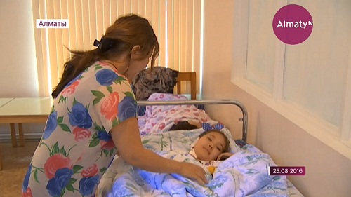 В Алматы мать прооперированной девочки не собирается возвращать деньги волонтерам