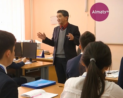 В Казахстане педагогам свободно владеющим английским языком поднимут зарплату