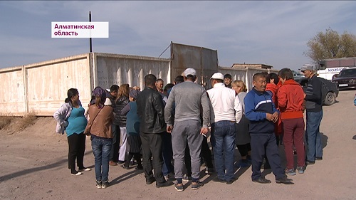 Семитысячный дачный массив в Алматинской области отрезали от водоснабжения