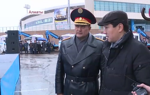 Полиция и коммунальные службы Алматы получили новые автомобили 