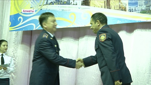 Сотрудников спецслужбы охраны наградили в Алматы в преддверии Дня Независимости 