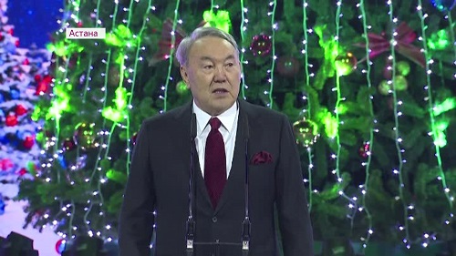 Нурсултан Назарбаев стал гостем новогоднего благотворительного бала в Астане 