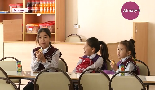В одной из школ Астаны дети отказываются от горячего питания