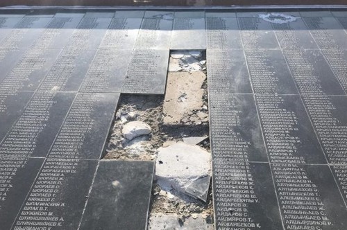 На мемориале Славы в Шымкенте таинственно исчезли таблички с именами героев