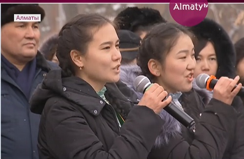 Алматинские студенты отметили день рождения классика казахской поэзии М.Макатаева чтением его стихов