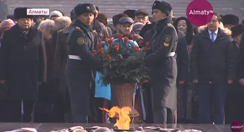 75-летие победы в Сталинградской битве праздновали в парке 28 панфиловцев в Алматы